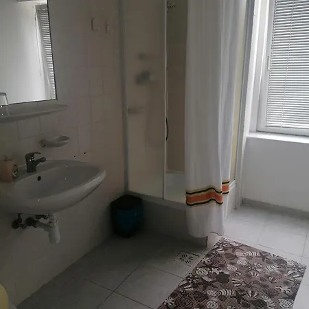 Beke Szallo Komlo
