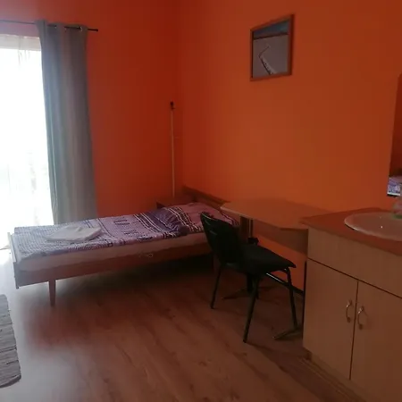 Beke Szallo * Komlo